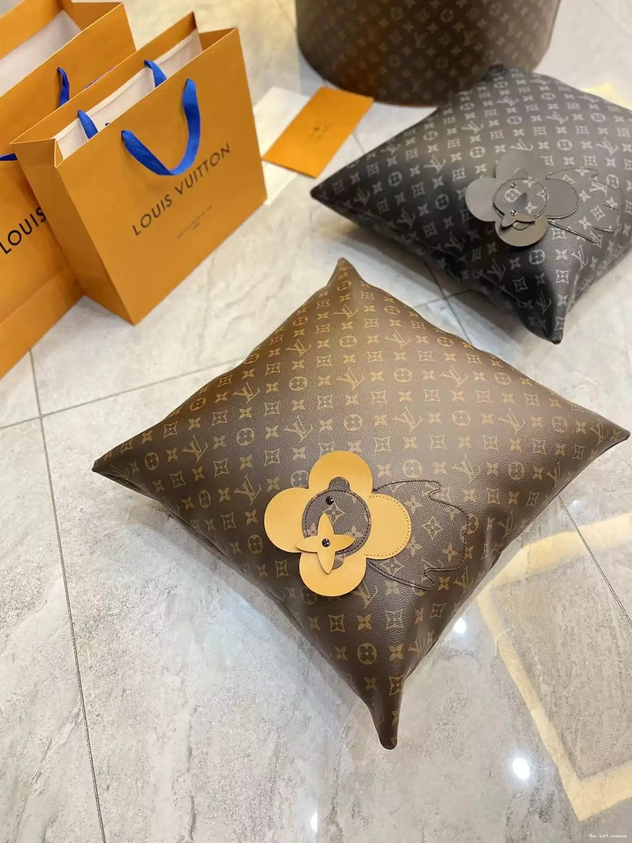 VIVIENNE CUSTOM PILLOW LV 0526